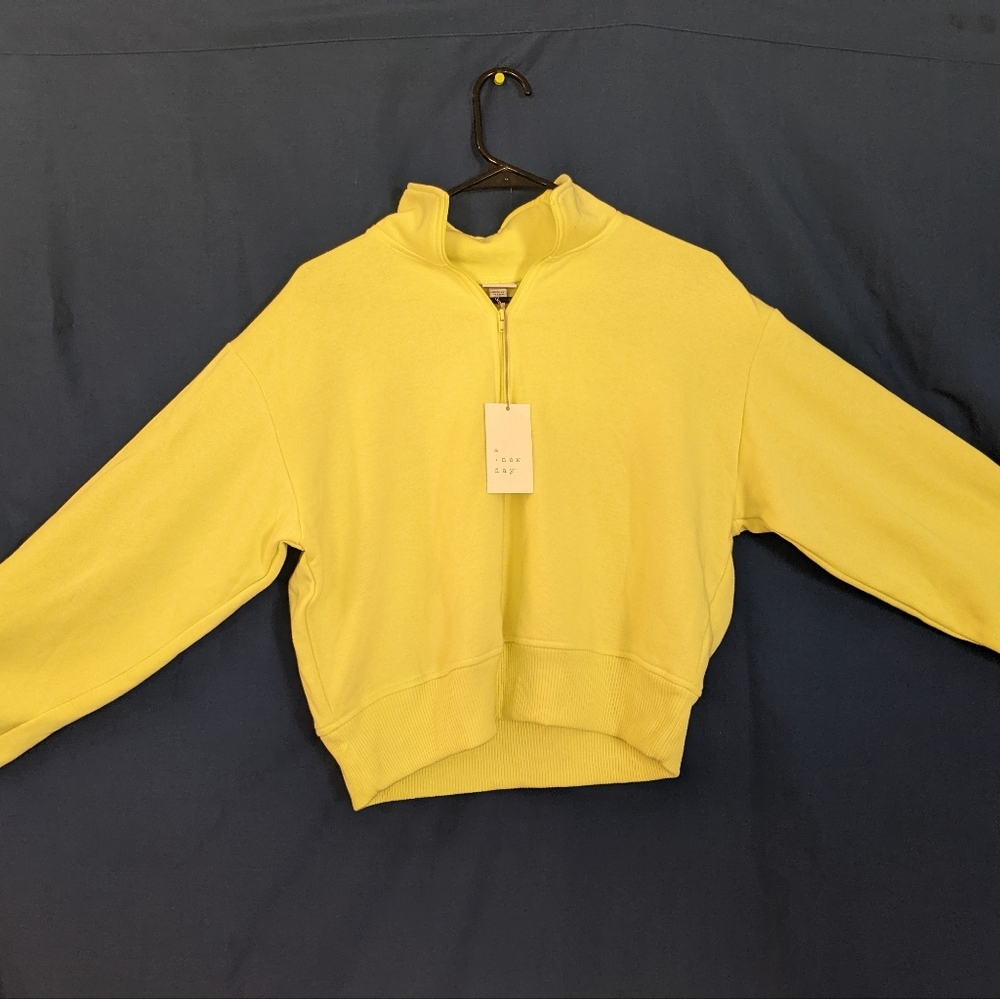 Crop top sweatshirt  mid zipper size small